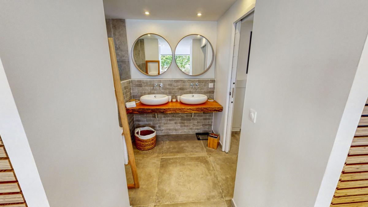 21.Location villa piscine vue mer Sainte Anne Guadeloupe